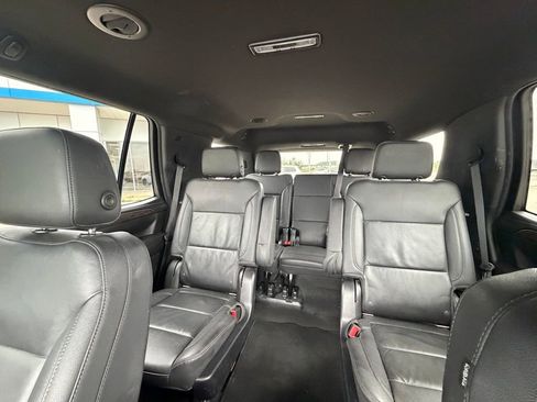 Used 2022 Chevrolet Tahoe Z71 w/ Luxury Package AWD/4WD image 35