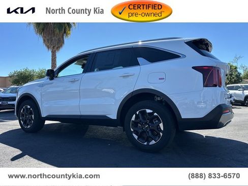 Certified 2025 Kia Sorento S image 4