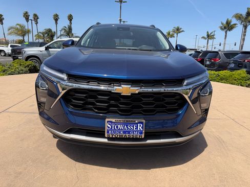 Used 2024 Chevrolet Trax LT w/ Driver Confidence Package FWD image 2