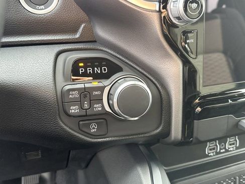 New 2026 RAM 1500 4x4 Crew Cab image 27