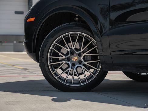 Used 2019 Porsche Cayenne AWD/4WD image 3