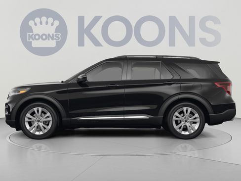 Used 2022 Ford Explorer XLT w/ Equipment Group 202A AWD/4WD image 2
