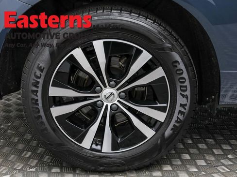 Used 2023 Volvo XC60 B5 Core image 30