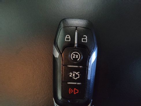 Used 2017 Ford Explorer Platinum image 32