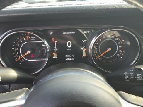 Used 2019 Jeep Wrangler Unlimited Sahara w/ Dual Top Group AWD/4WD image 13