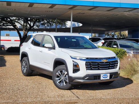 New 2026 Chevrolet Equinox LT w/ Convenience Package II image 2
