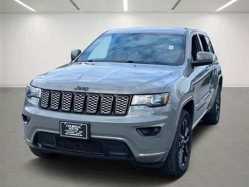 Used 2021 Jeep Grand Cherokee Laredo X image 2