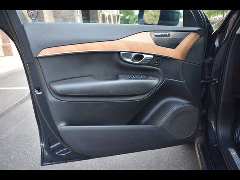 Used 2021 Volvo XC90 T6 Momentum w/ Advanced Package AWD/4WD image 18