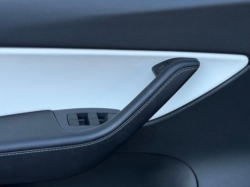 Used 2021 Tesla Model Y Long Range image 29