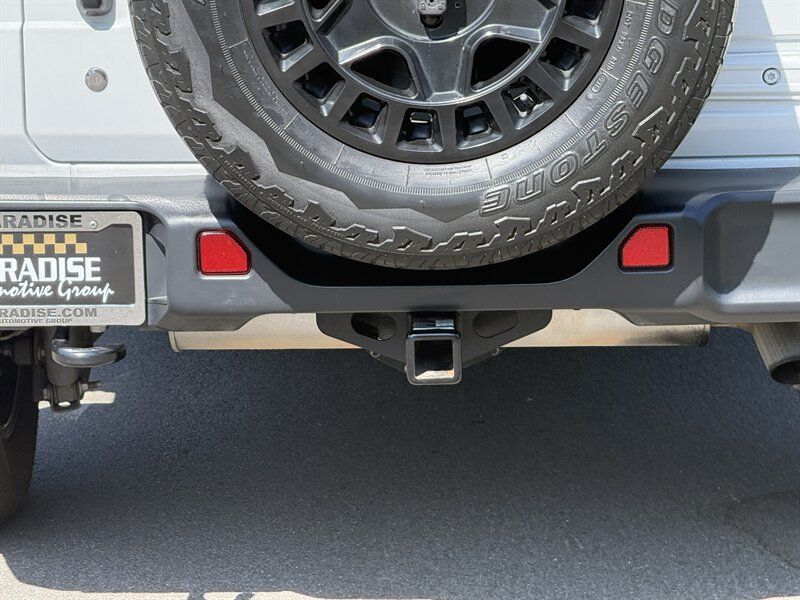 Used 2019 Jeep Wrangler Unlimited Sahara AWD/4WD image 7