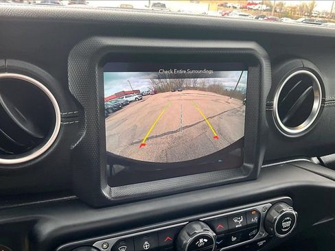Used 2023 Jeep Wrangler Unlimited Sahara w/ Cold Weather Group AWD/4WD image 14