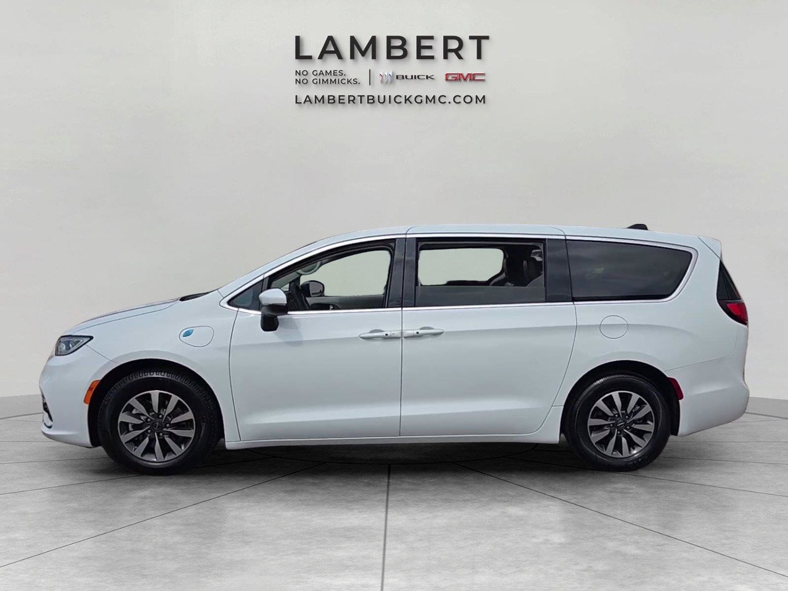 Used 2023 Chrysler Pacifica Touring-L FWD image 2