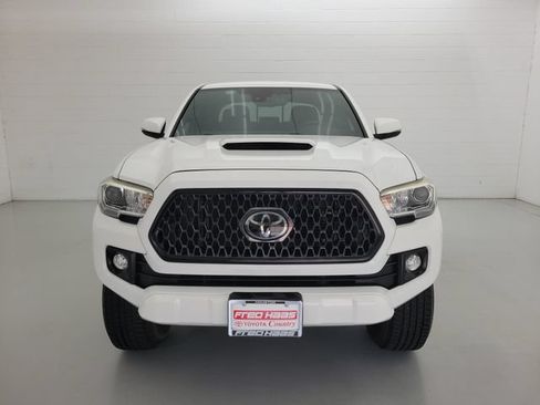 Used 2018 Toyota Tacoma TRD Sport w/ Technology Package RWD image 3