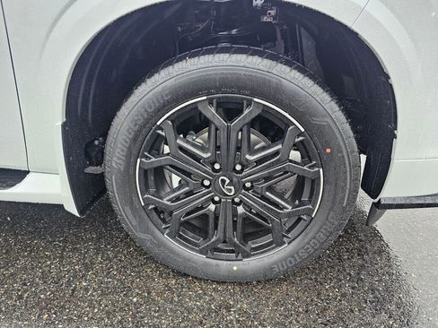 New 2026 INFINITI QX80 4WD image 9