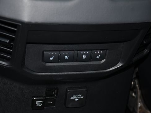Used 2024 Toyota Tundra Platinum AWD/4WD image 18