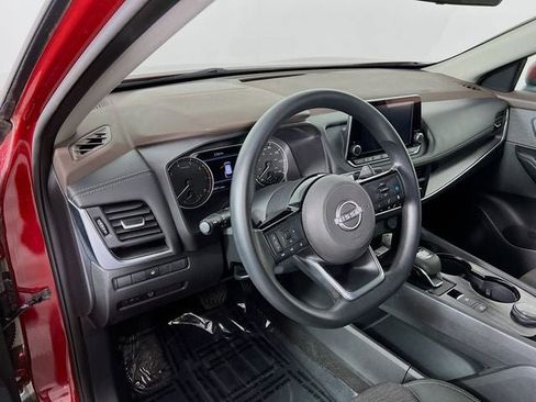 Used 2023 Nissan Rogue SV image 9