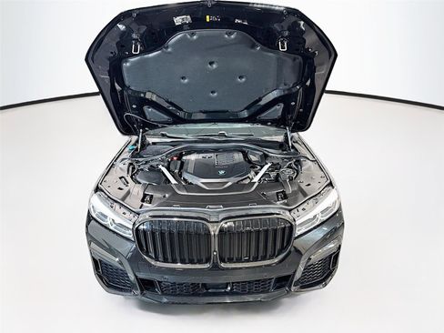Used 2022 BMW 740i w/ M Sport Package RWD image 29