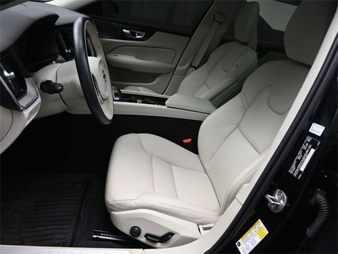 Used 2024 Volvo V60 B5 Cross Country Plus image 18