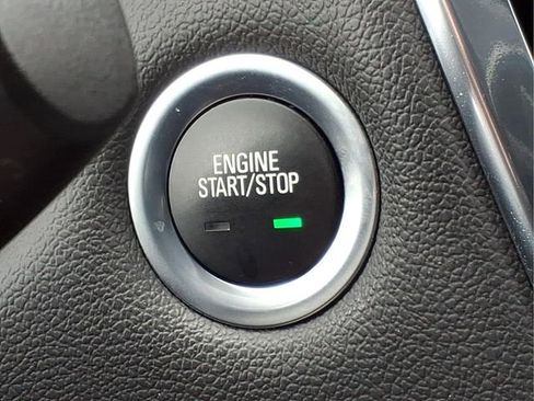Used 2023 Chevrolet Traverse LT FWD image 24