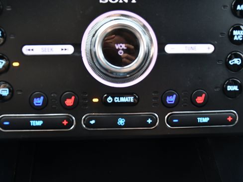 Used 2019 Ford Explorer Limited w/ Ford Safe & Smart Package image 12