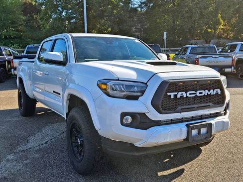 Used 2021 Toyota Tacoma TRD Sport w/ TRD Premium Sport Package AWD/4WD image 8