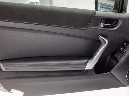 Used 2018 Toyota 86 RWD image 8