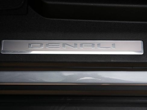 Used 2025 GMC Yukon XL Denali AWD/4WD image 22
