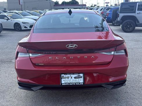 Used 2021 Hyundai Elantra SE FWD image 7