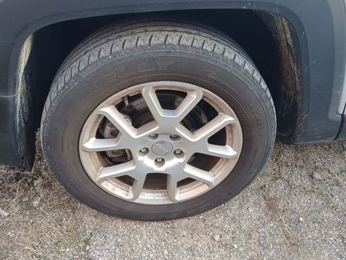 Used 2020 Jeep Renegade Sport w/ Sport Appearance Group image 3