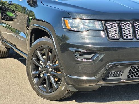 Used 2018 Jeep Grand Cherokee Altitude AWD/4WD image 4
