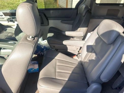 Used 2010 Dodge Grand Caravan SXT image 5