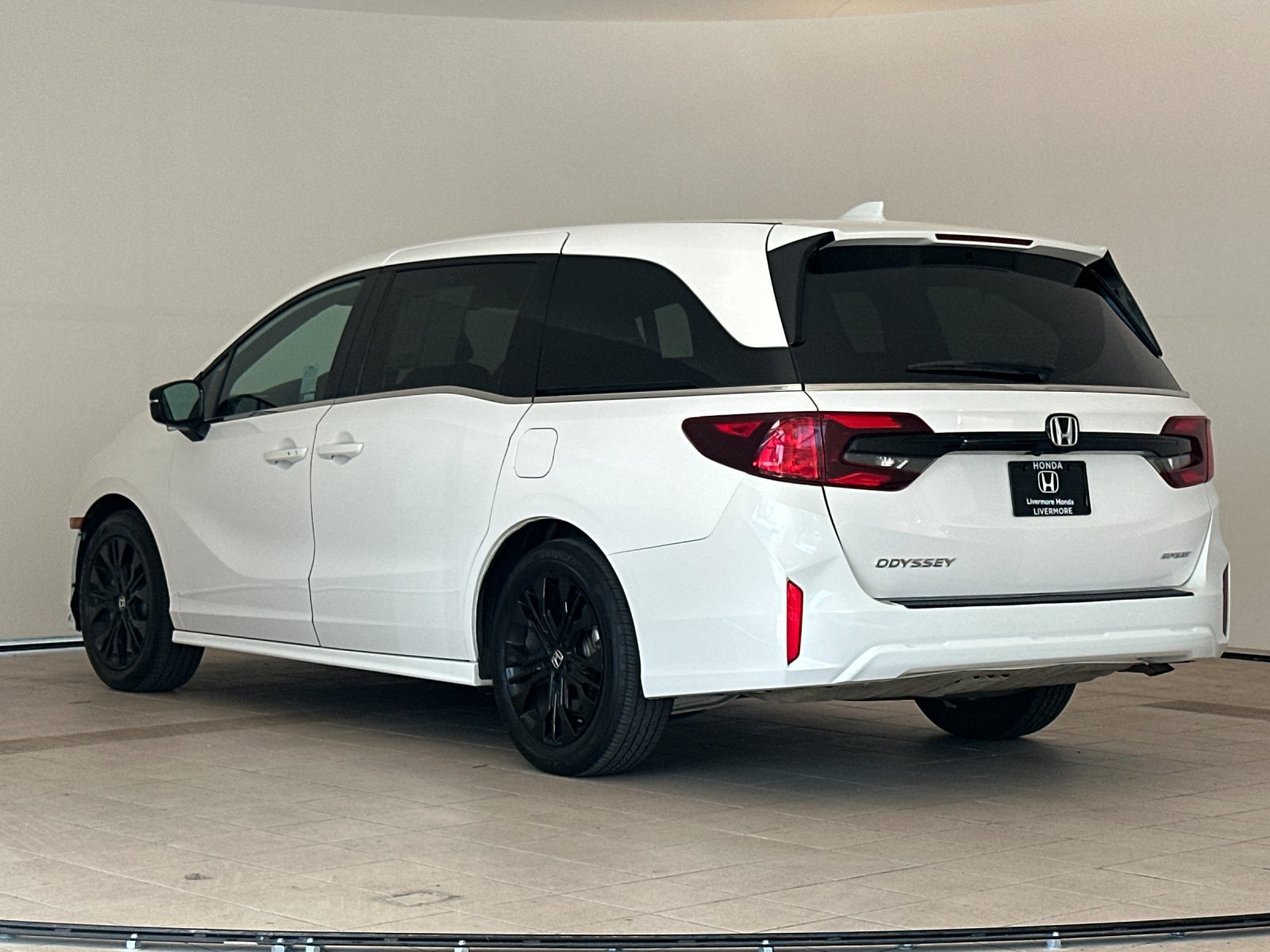 Used 2025 Honda Odyssey Sport-L image 4