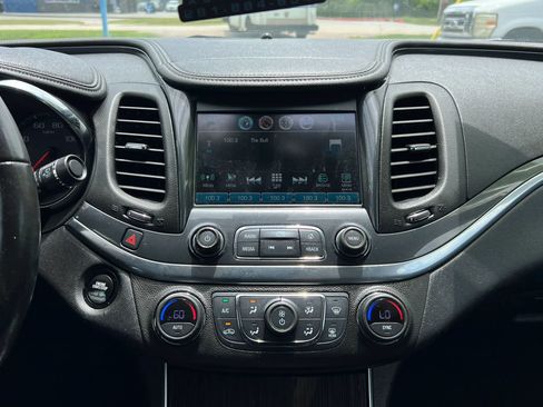 Used 2019 Chevrolet Impala LT FWD image 19
