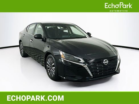 Used 2023 Nissan Altima 2.5 SV FWD image 1
