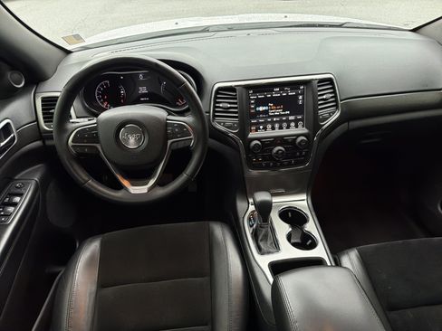 Used 2018 Jeep Grand Cherokee Altitude AWD/4WD image 28