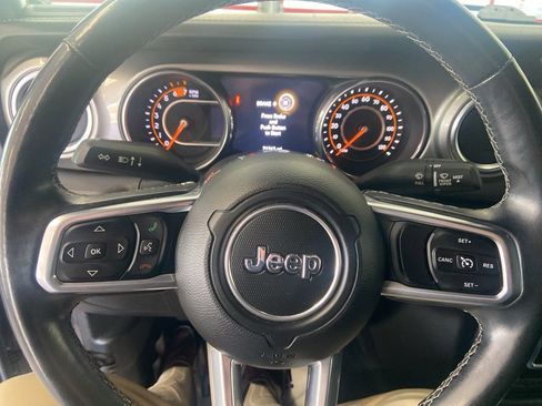 Used 2018 Jeep Wrangler Unlimited Sahara AWD/4WD image 31