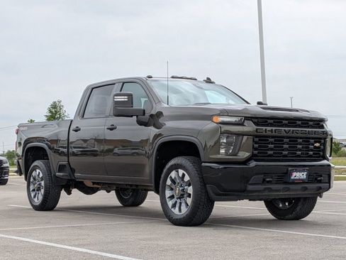 Used 2023 Chevrolet Silverado 2500 Custom w/ Custom Value Package AWD/4WD image 2