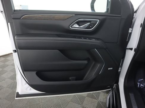 Used 2023 Chevrolet Suburban Premier image 24