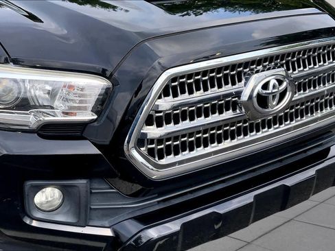 Used 2017 Toyota Tacoma TRD Sport w/ Tow Package RWD image 29