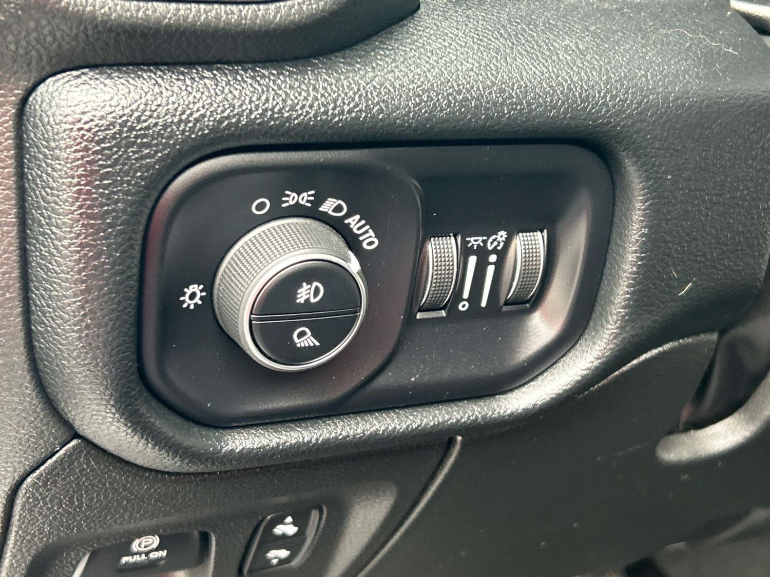 Used 2022 RAM 1500 Laramie AWD/4WD image 33