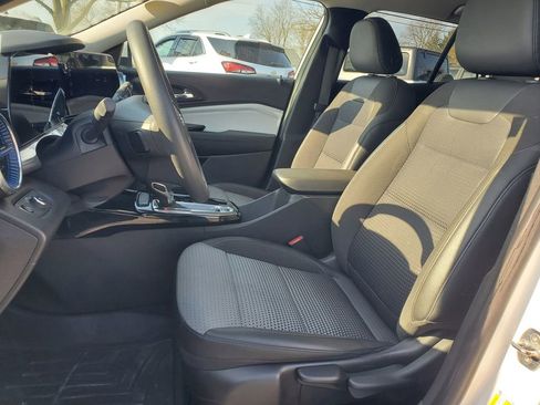 Used 2024 Chevrolet Trax LT FWD image 6
