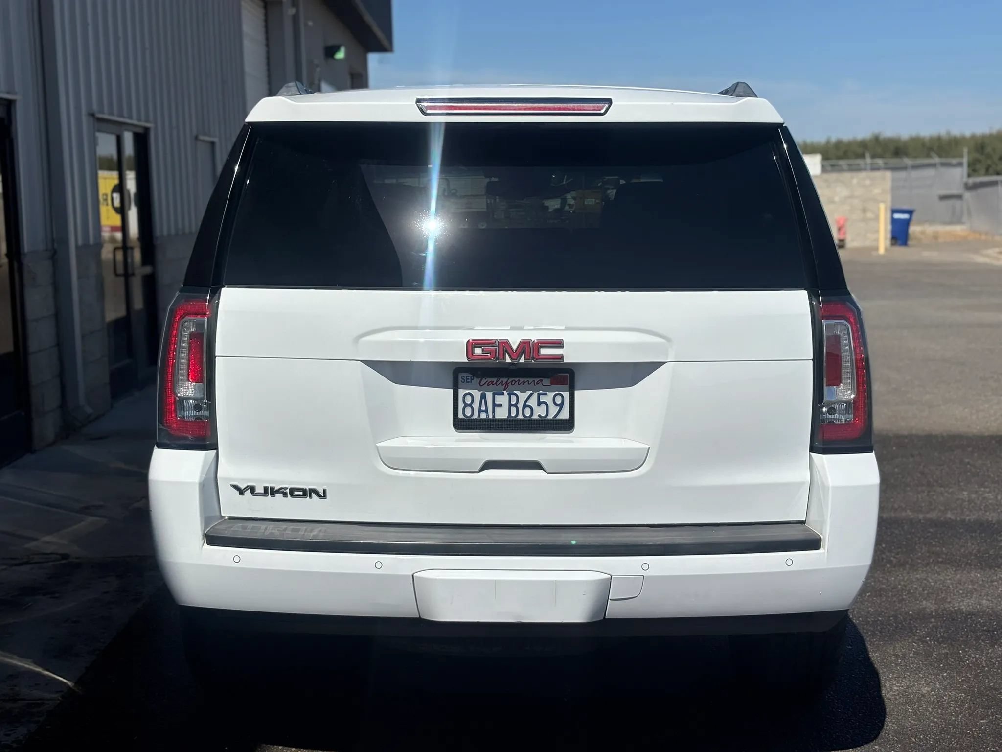 Used 2017 GMC Yukon SLT AWD/4WD image 4