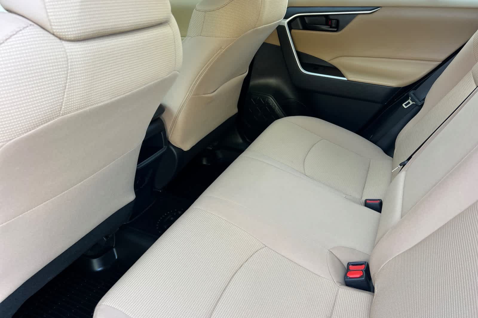 Certified 2021 Toyota RAV4 LE FWD image 4