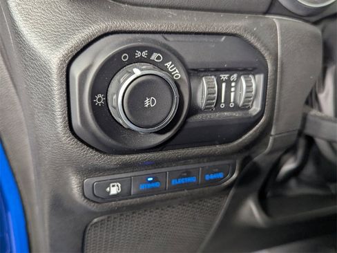 Used 2022 Jeep Wrangler Unlimited Sahara w/ Cold Weather Group image 13