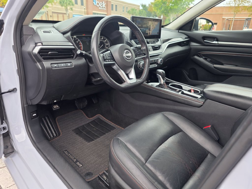 Used 2023 Nissan Altima 2.5 SR w/ SR Premium Package FWD image 11