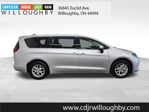 Used 2023 Chrysler Voyager LX FWD image 4