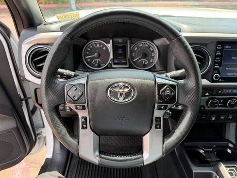 Used 2022 Toyota Tacoma Limited w/ Black Out Package (TMS) AWD/4WD image 19