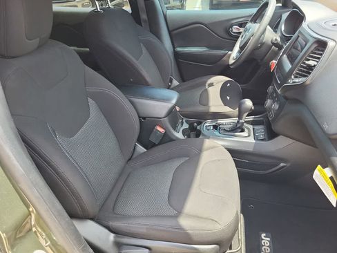 Used 2020 Jeep Cherokee Latitude FWD image 22