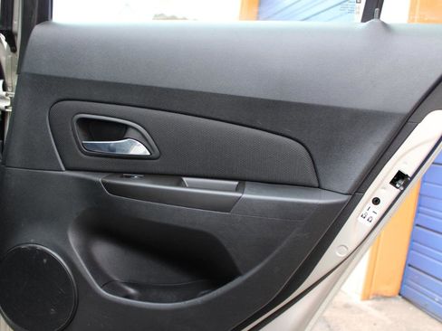 Used 2015 Chevrolet Cruze LT image 45