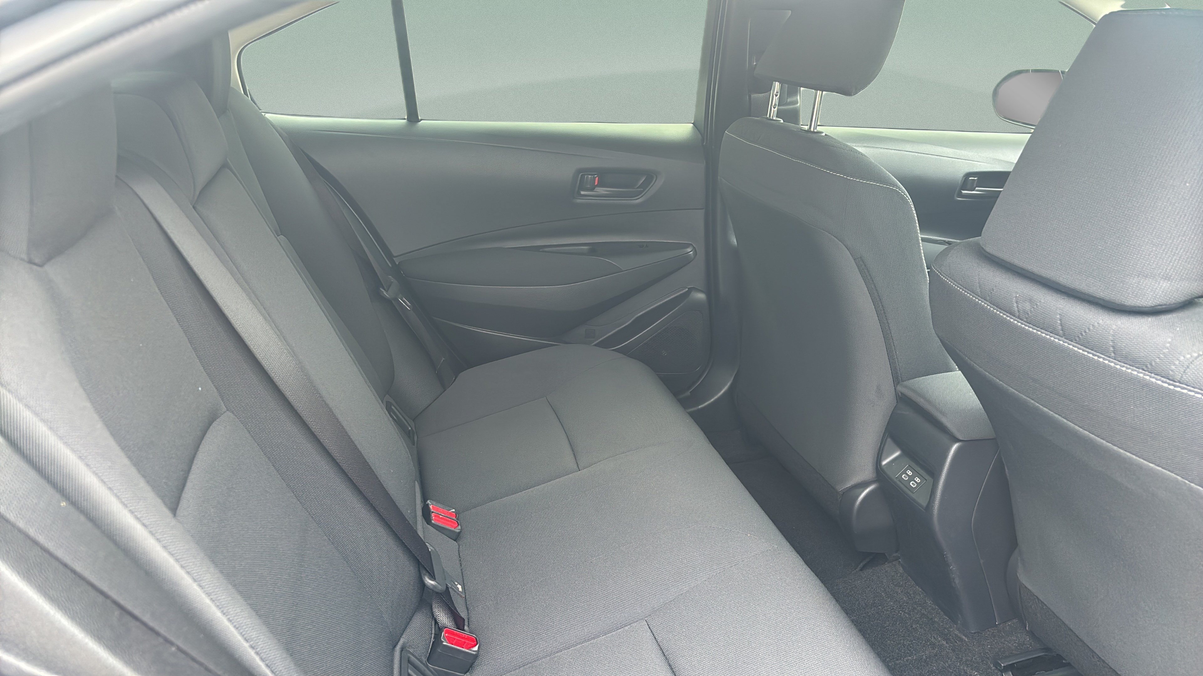 Used 2025 Toyota Corolla LE FWD image 17